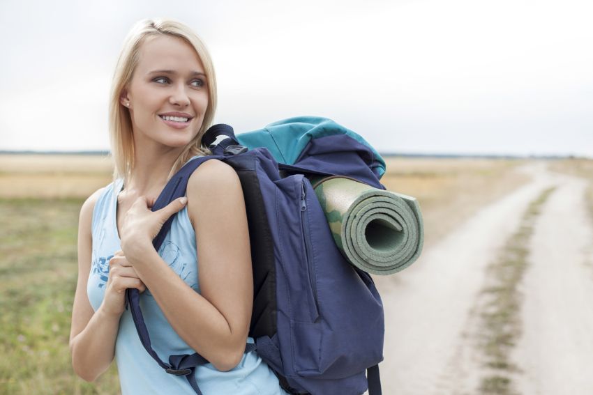 Frau mit Rucksack