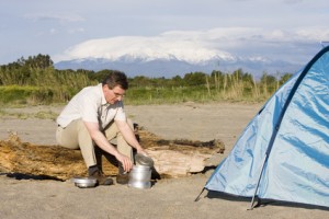 Ein Mann bim Campen
